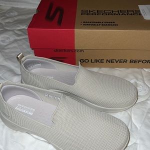Skechers Performance SZ 8 Taupe Go Walk Joy shoes